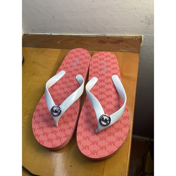 Michael Kors Flip Flop Size 7 Pink Color Slipper for Women - Picture 2 of 4